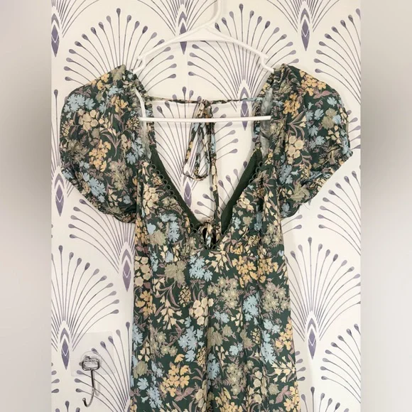 Lulu's Green and White Ruffled Tiered Sundress women’s size medium NWT - Picture 3 of 8